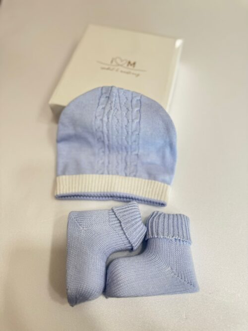 Set cappellino e scarpette neonato in filo