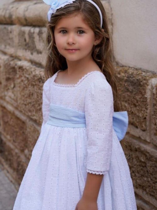 Abito cerimoniale in pizzo di San Gallo