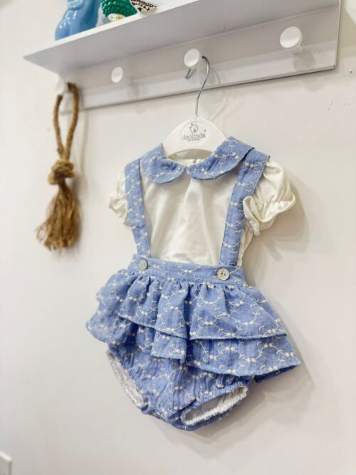 Pagliaccetto in salopette ricamato in celeste  neonata Deolinda