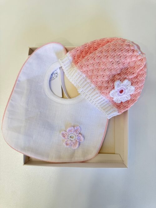 Bavette e cappellino ricamati a mano La Sartoria Dei Piccoli